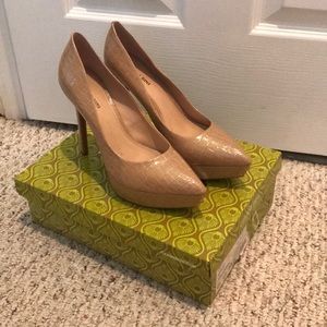 Gianni Bini Nude Pumps